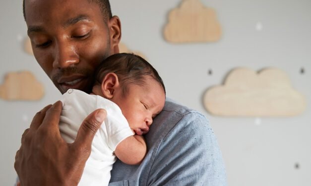 Congés paternité en hausse : plus de pères le prennent, mais les inégalités persistent