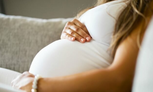 Gérer les fuites urinaires pendant la grossesse : conseils et solutions pour les futures mamans